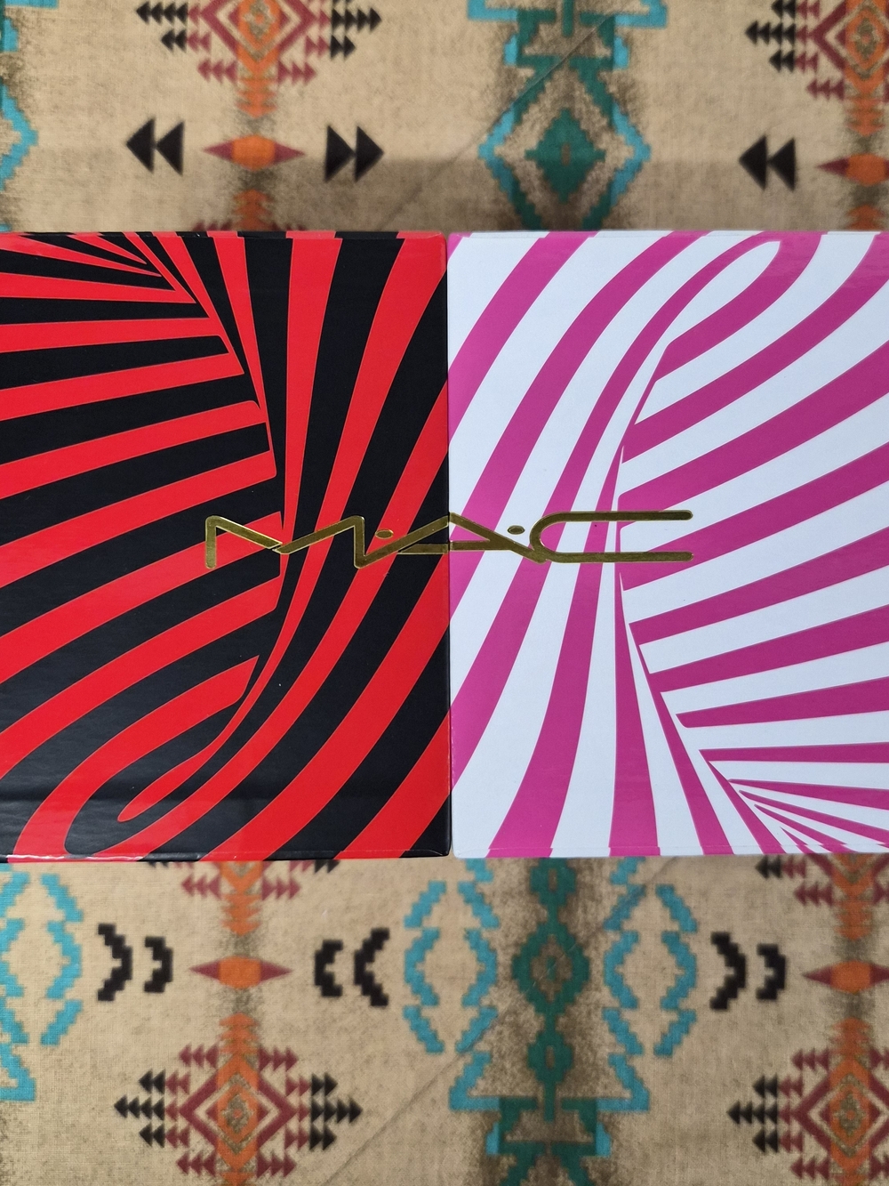 NIB MAC The Ultimate Trick Mini Lipstick x 12 Vault - Picture 2 of 7